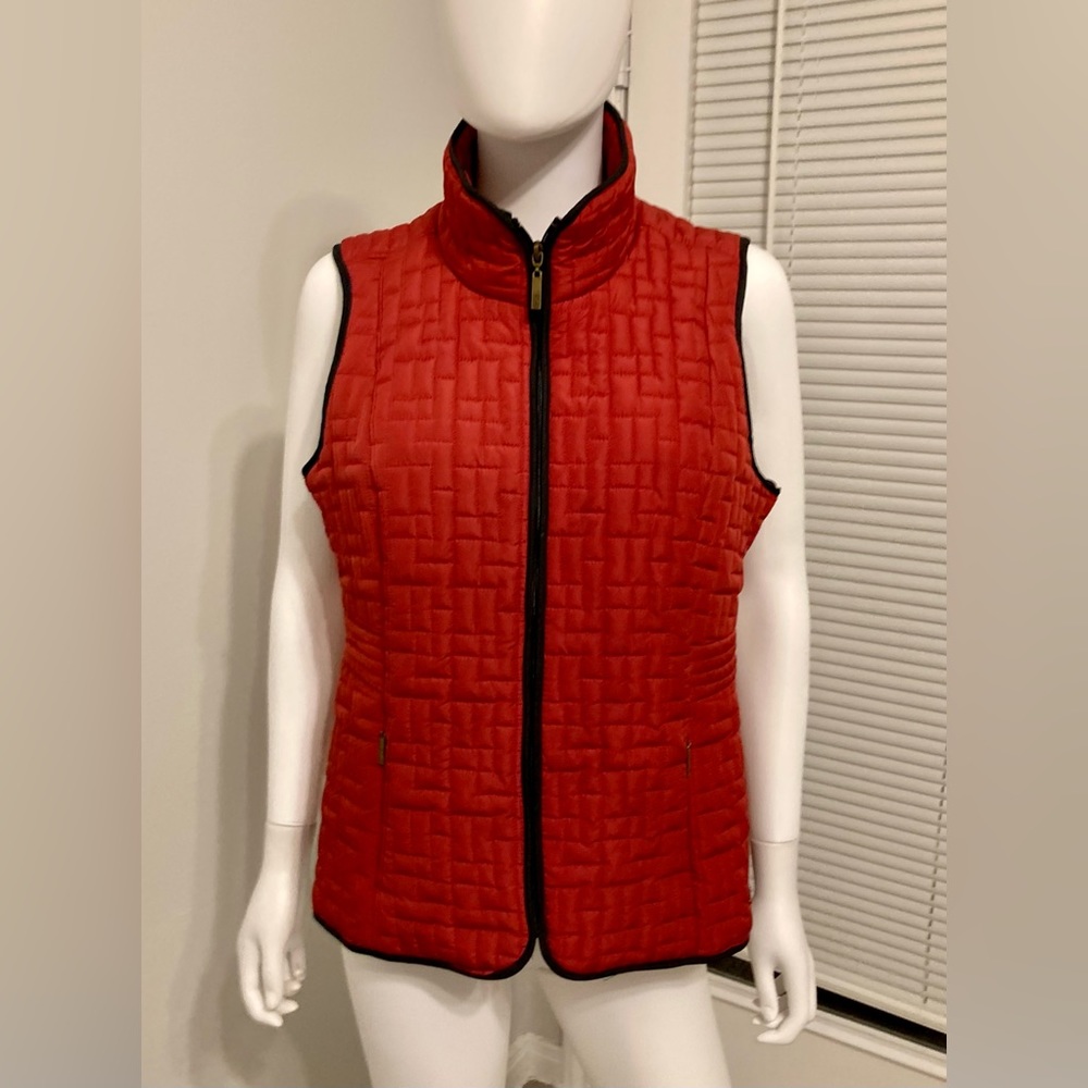 TIGI Red Quilted Vest. Front zipper. 2 Front Zippered Packets. SZ- 10/12